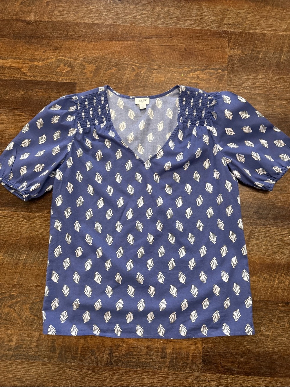 J. Crew Blue Leaf-Print Smocked V-Neck Blouse XS 100% Cotton Puff Sleeve Blouse